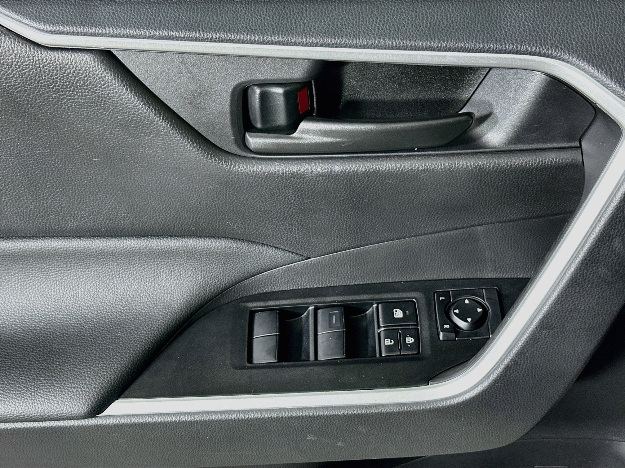 Certified 2025 Toyota RAV4 LE AWD/4WD image 14