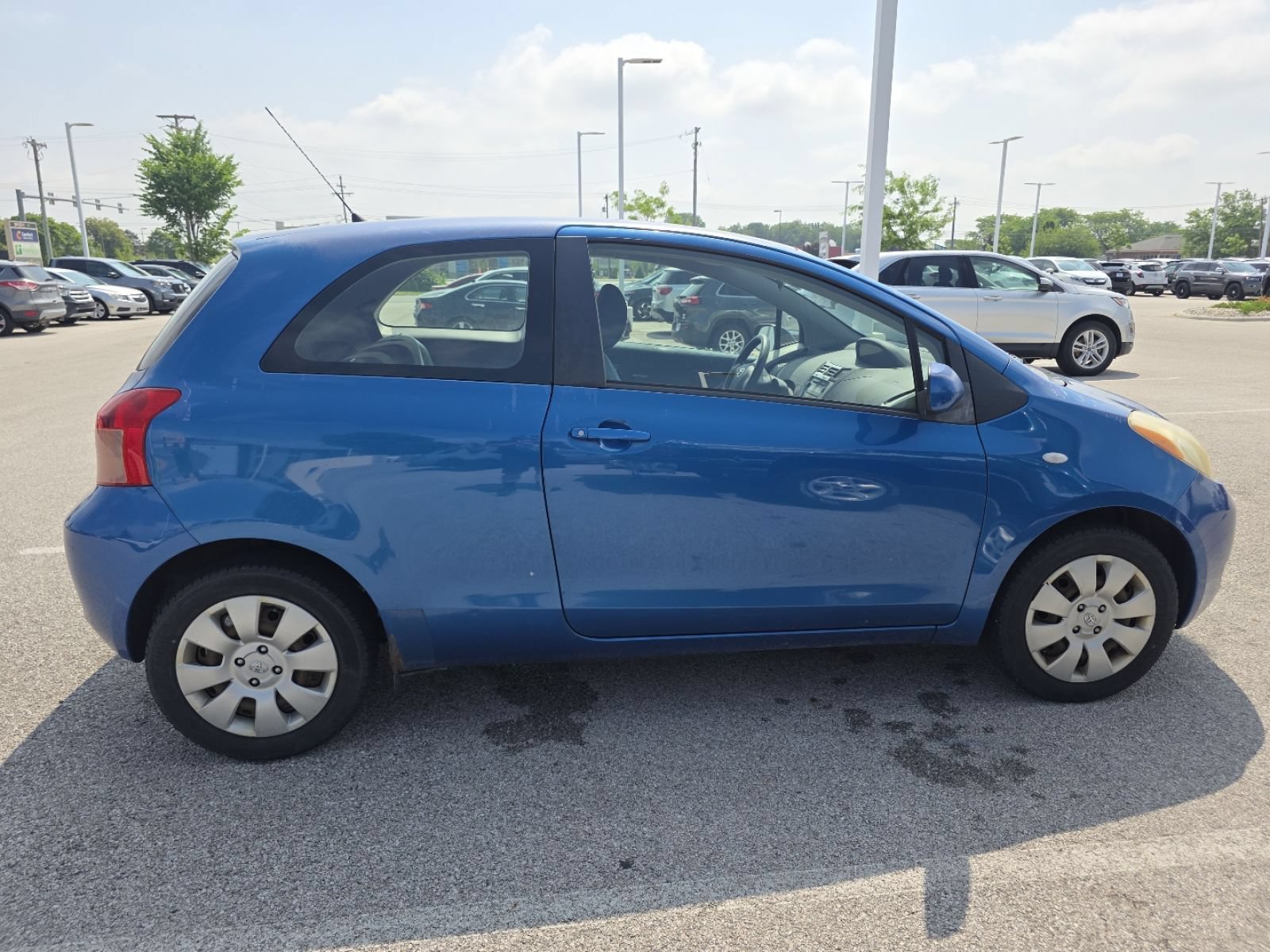 Used 2007 Toyota Yaris 2-Door Hatchback FWD image 9
