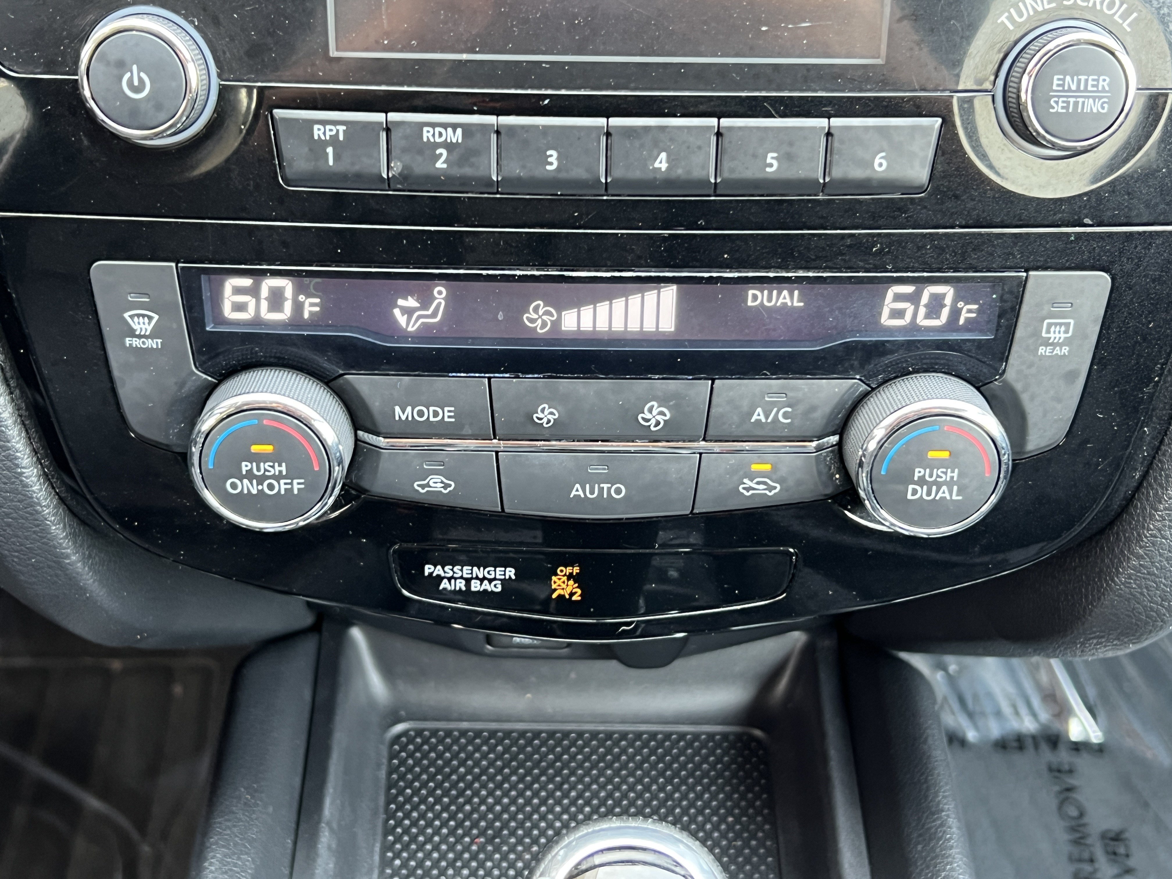 Used 2017 Nissan Rogue SV AWD/4WD image 28