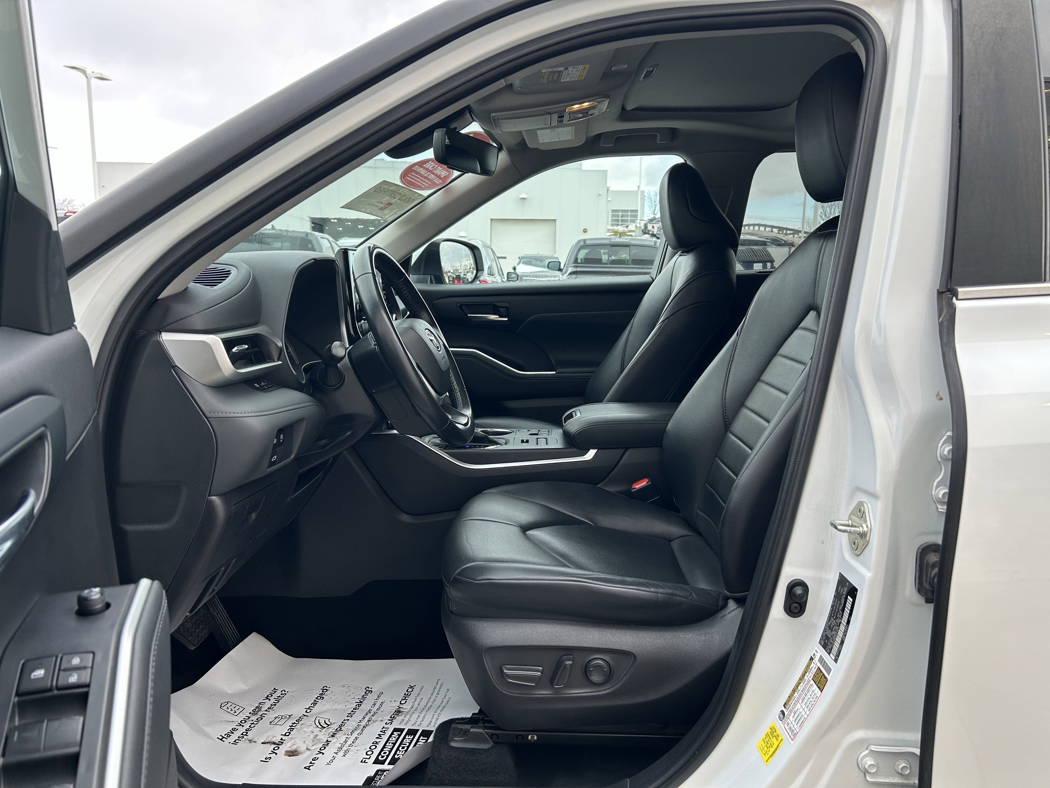 Certified 2023 Toyota Highlander XLE image 13