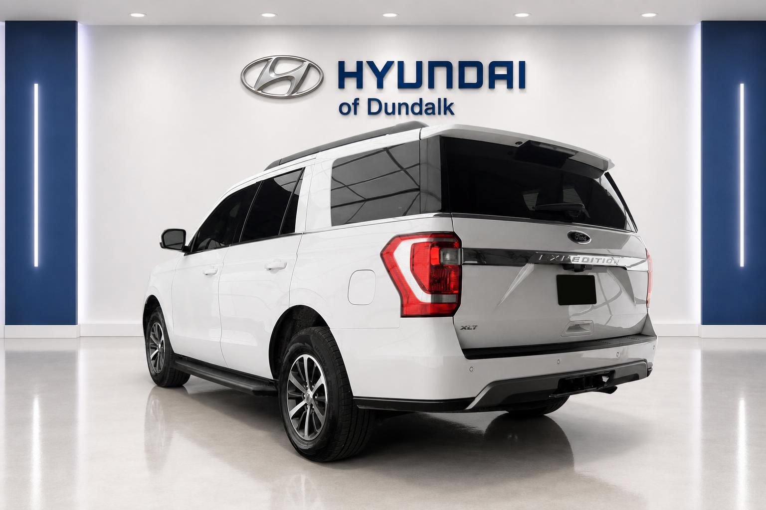Used 2021 Ford Expedition XLT RWD image 2