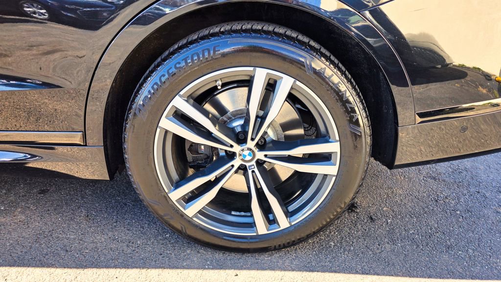 Used 2021 BMW X7 M50i w/ Dynamic Handling Package image 59
