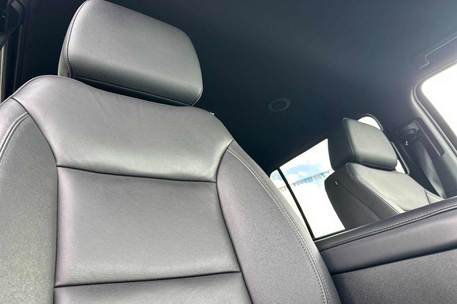 Used 2025 Chevrolet Suburban LT AWD/4WD image 18