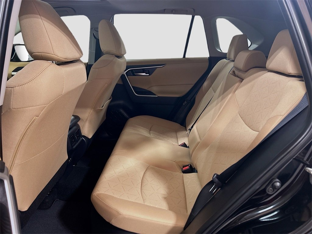 Used 2025 Toyota RAV4 XLE image 21