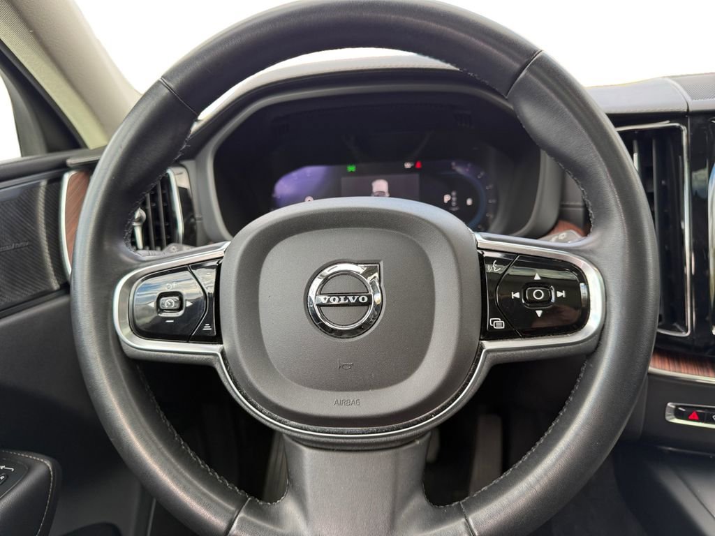 Used 2023 Volvo XC60 B6 Ultimate w/ Protection Package Premier image 12