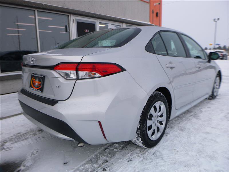 Used 2021 Toyota Corolla LE image 3