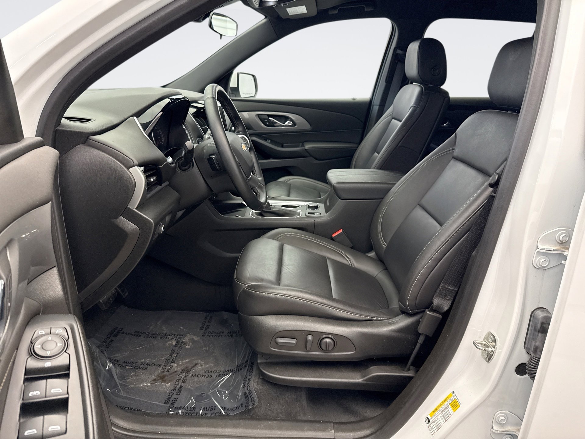 Used 2023 Chevrolet Traverse LT image 10