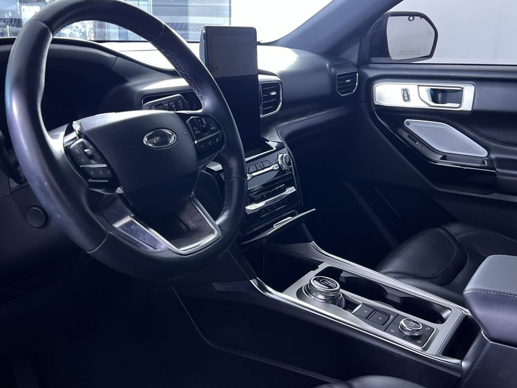 Used 2022 Ford Explorer Platinum w/ Equipment Group 601A image 34