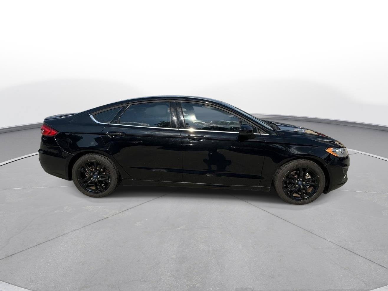 Used 2019 Ford Fusion SE w/ Equipment Group 151A FWD image 5