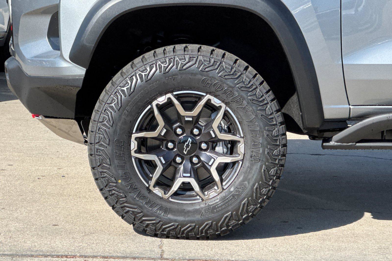 New 2026 Chevrolet Colorado ZR2 w/ Technology Package AWD/4WD image 35