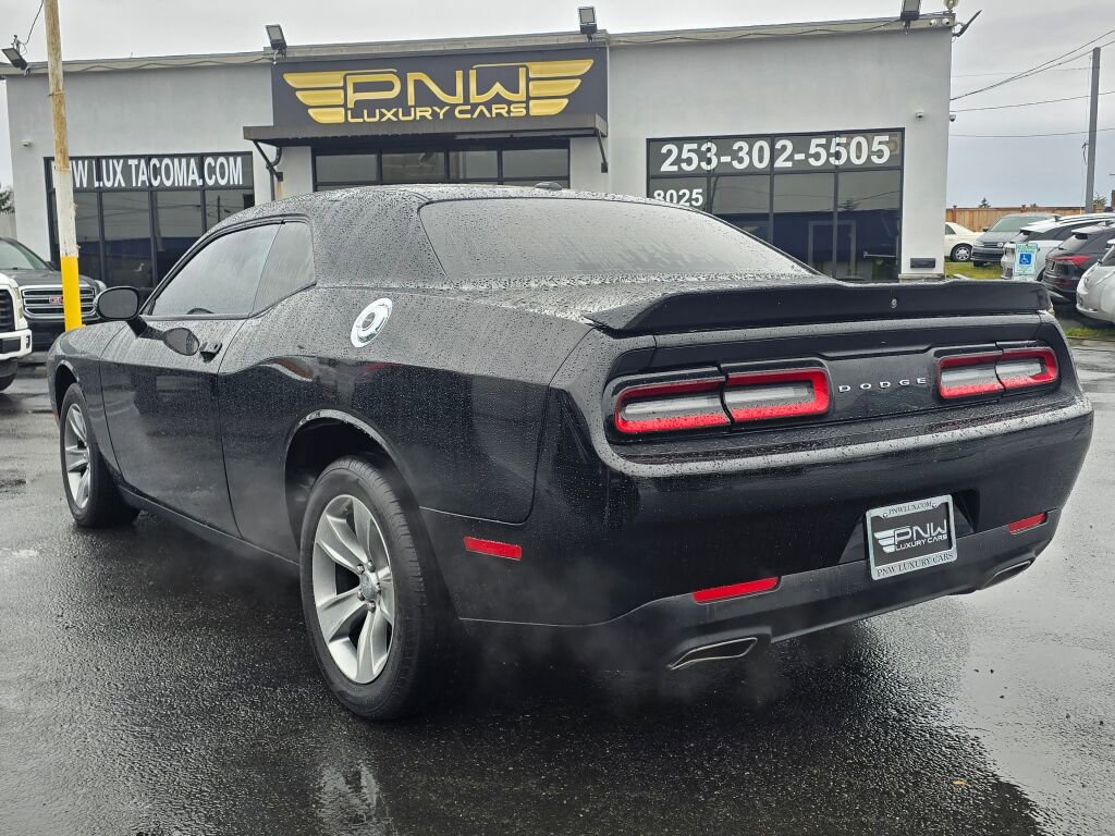 Used 2019 Dodge Challenger SXT image 10