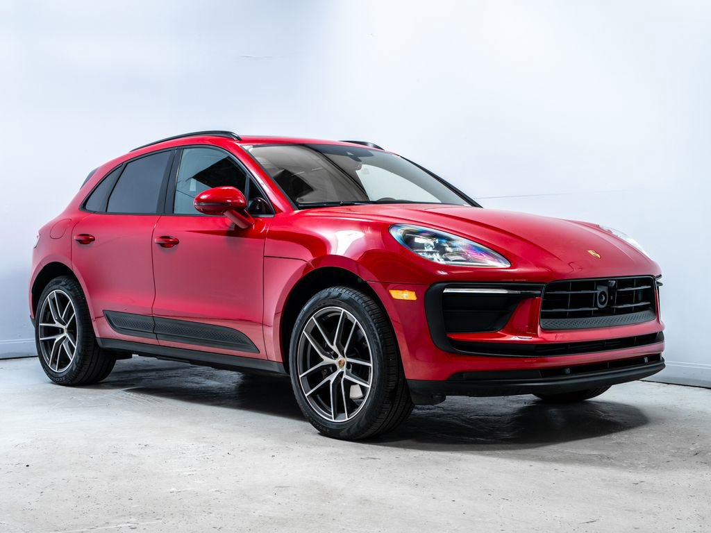 Used 2025 Porsche Macan image 9