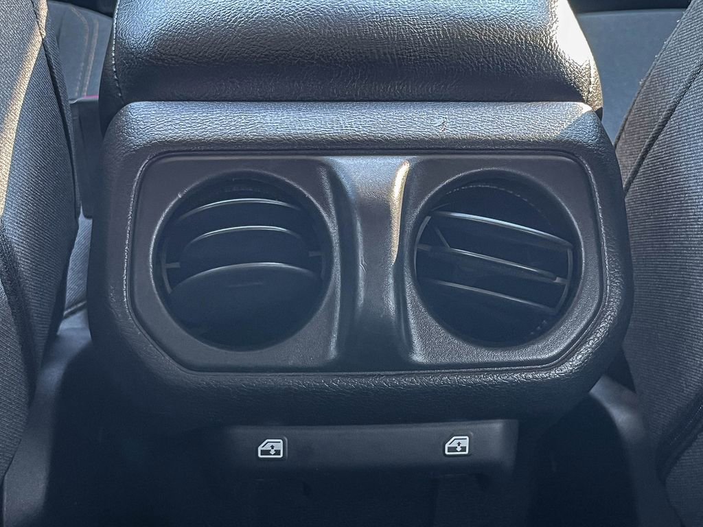 Used 2024 Jeep Wrangler Unlimited image 22