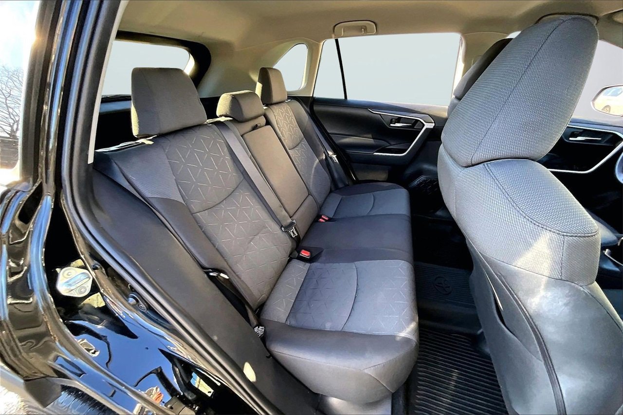 Used 2022 Toyota RAV4 XLE image 23