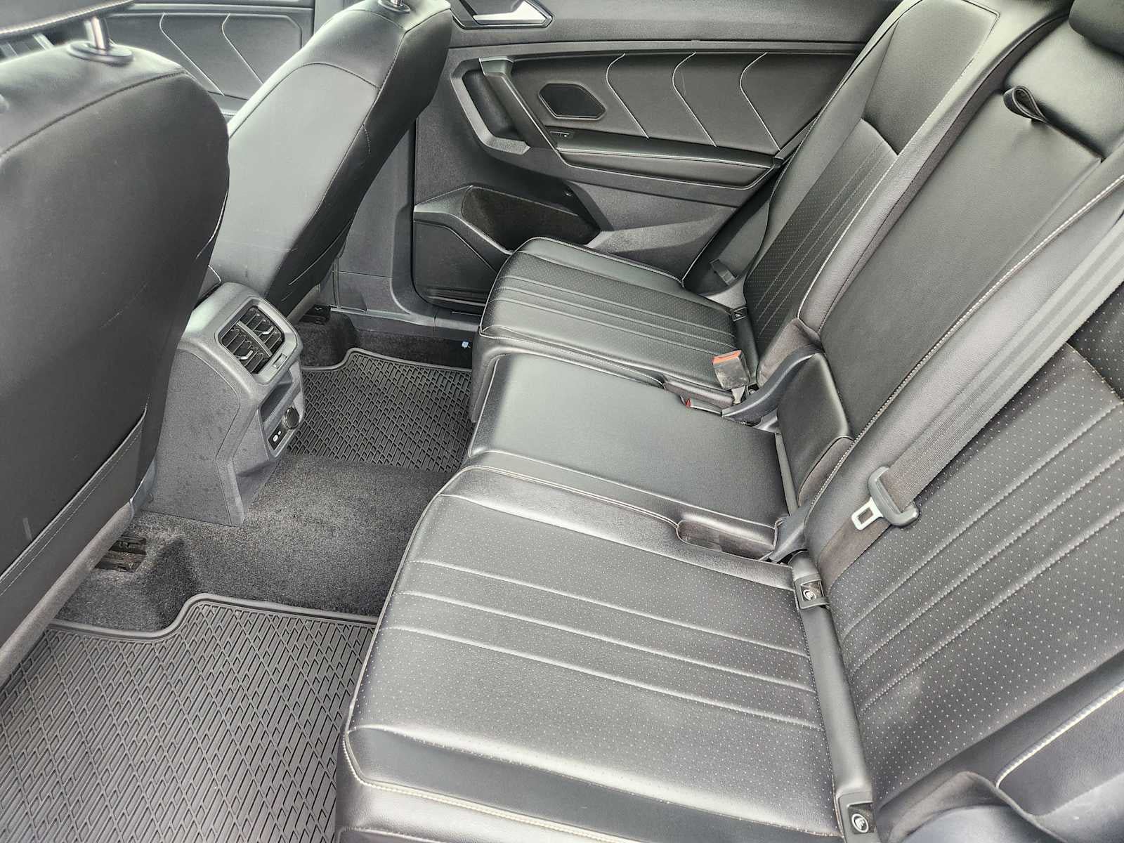 Used 2024 Volkswagen Tiguan SE R-Line AWD/4WD image 10