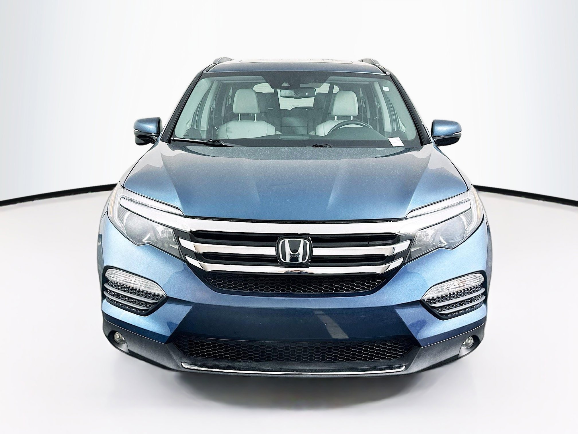 Used 2017 Honda Pilot Touring image 2