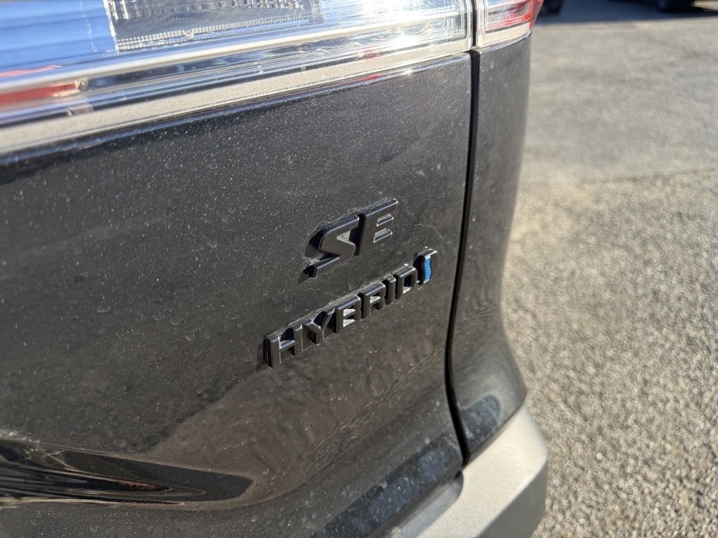 Used 2023 Toyota Corolla Cross SE image 11