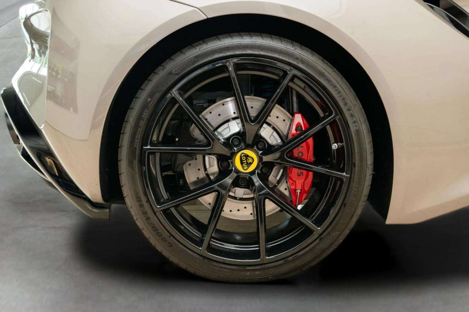Used 2025 Lotus Emira RWD image 42