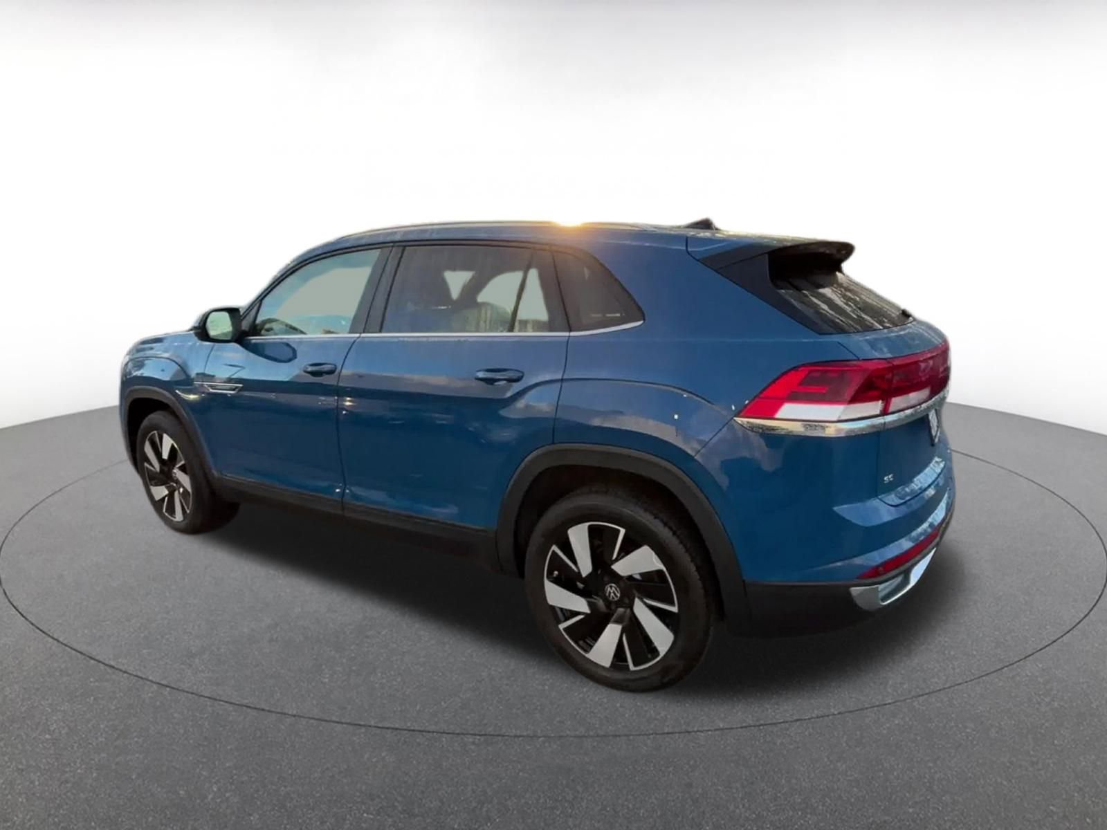 Used 2025 Volkswagen Atlas Cross Sport SE image 10