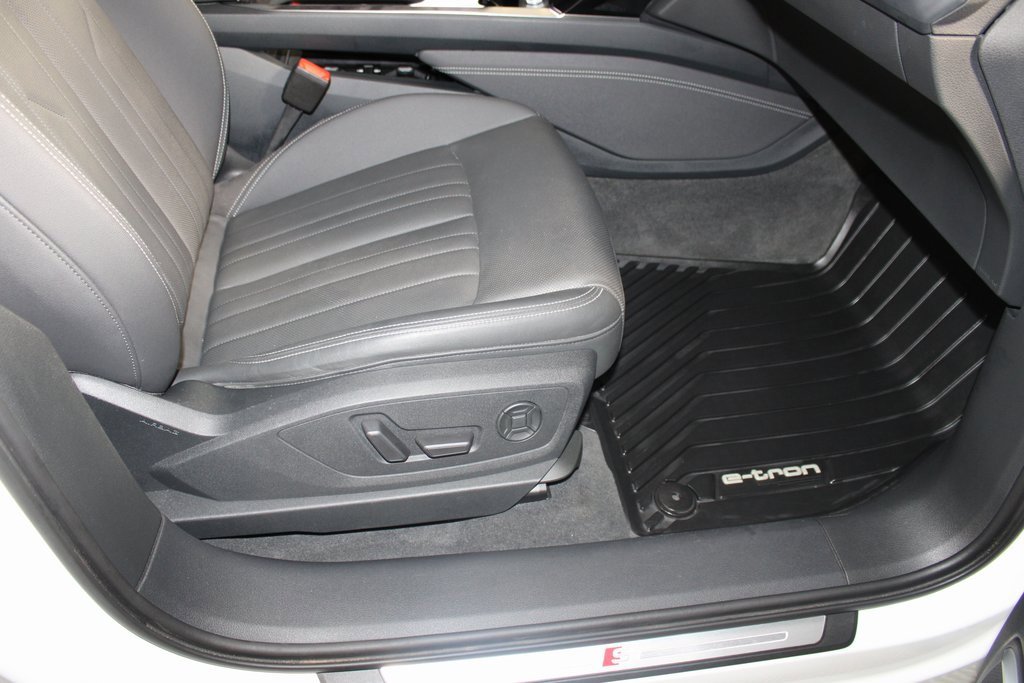 Used 2021 Audi e-tron Premium Plus w/ Premium Plus Package image 11
