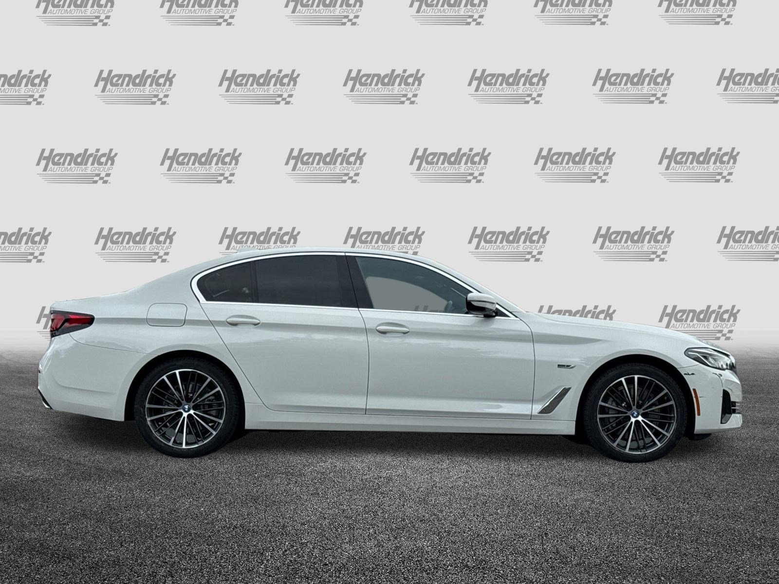 Certified 2023 BMW 530e w/ Premium Package image 3