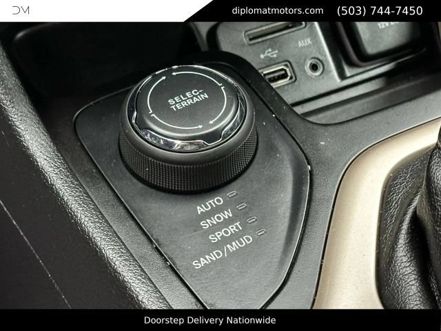 Used 2018 Jeep Cherokee Sport w/ Cold Weather Group AWD/4WD image 32