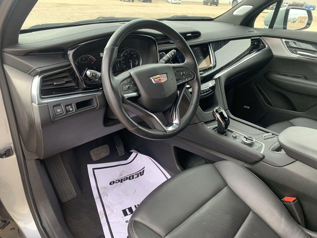 Used 2025 Cadillac XT6 Premium Luxury image 7