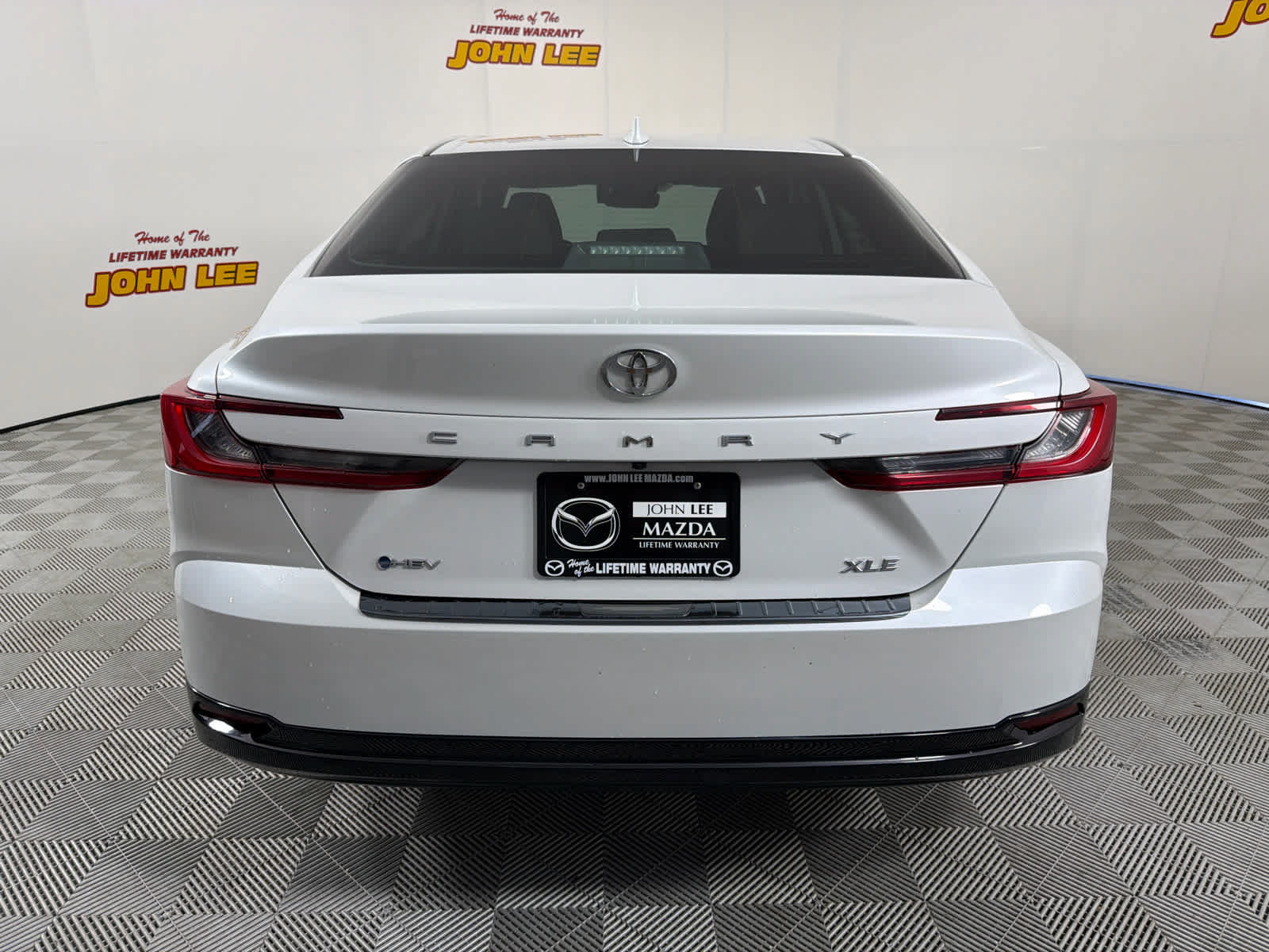 Used 2025 Toyota Camry XLE FWD image 4
