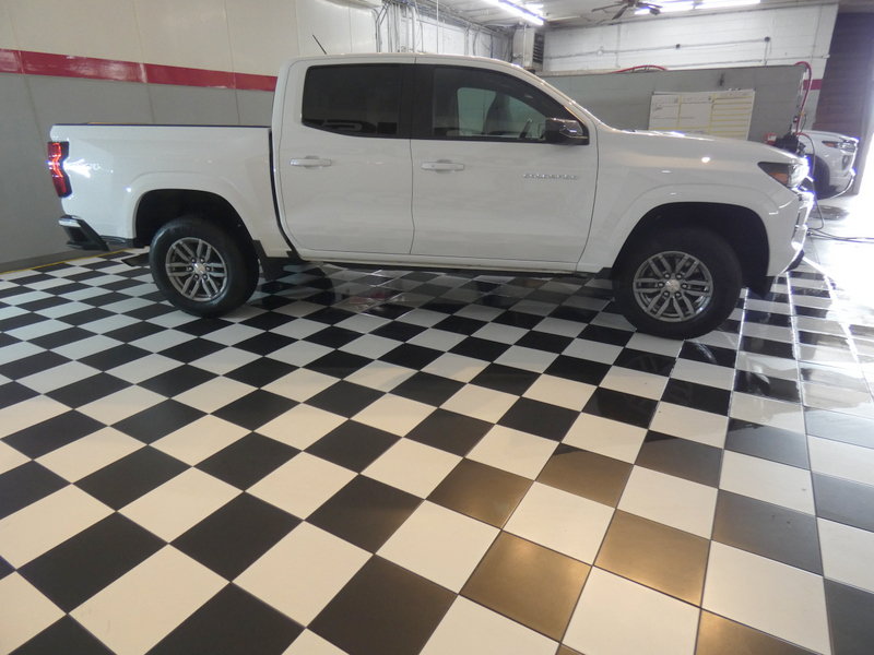 Used 2024 Chevrolet Colorado LT w/ LT Convenience Package II AWD/4WD image 4