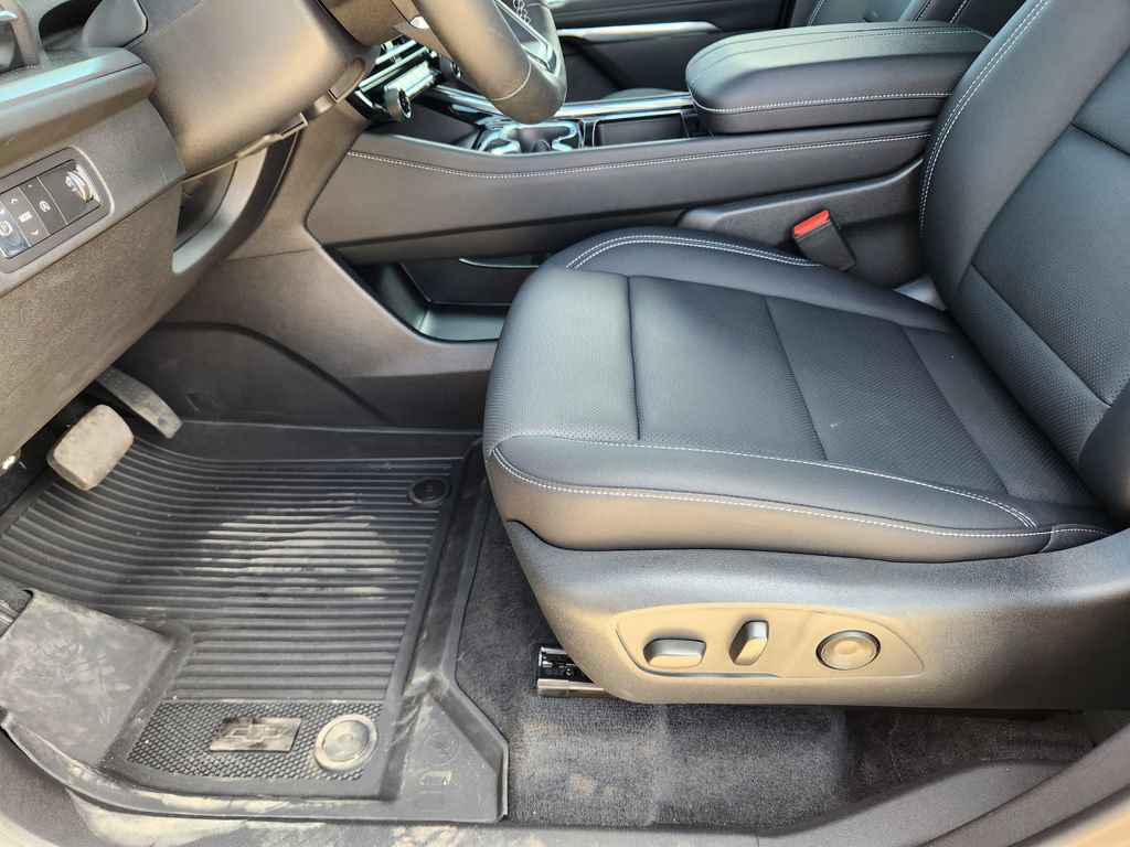 Used 2025 Chevrolet Traverse LT w/ Driver Confidence Package FWD image 14