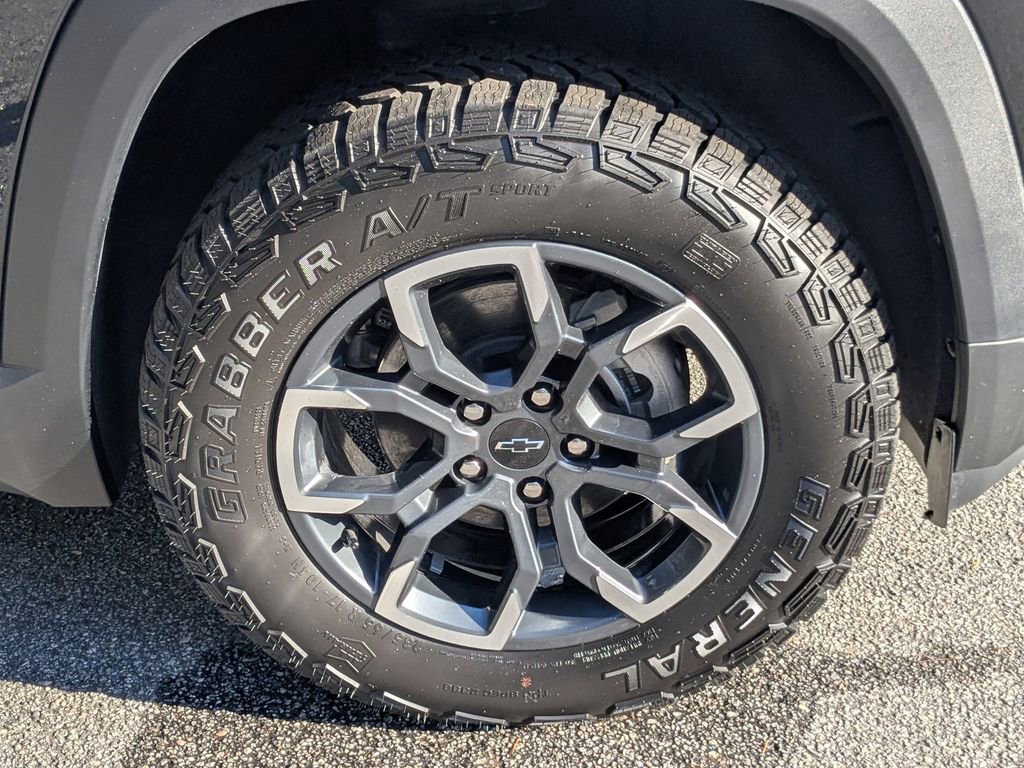 New 2025 Chevrolet Equinox ACTIV w/ Safety and Technology Package image 11