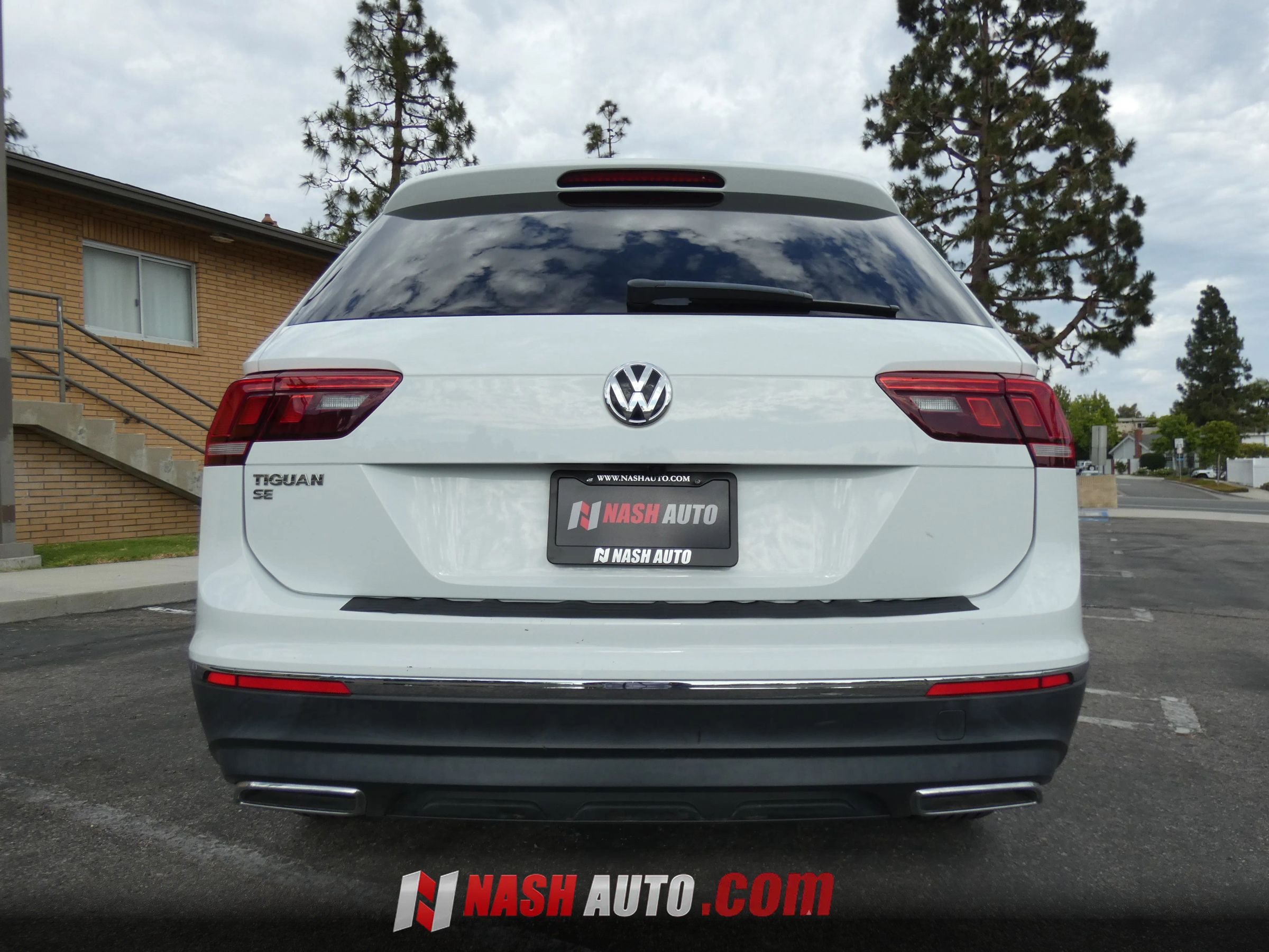 Used 2020 Volkswagen Tiguan SE w/ Panoramic Sunroof Package FWD image 10
