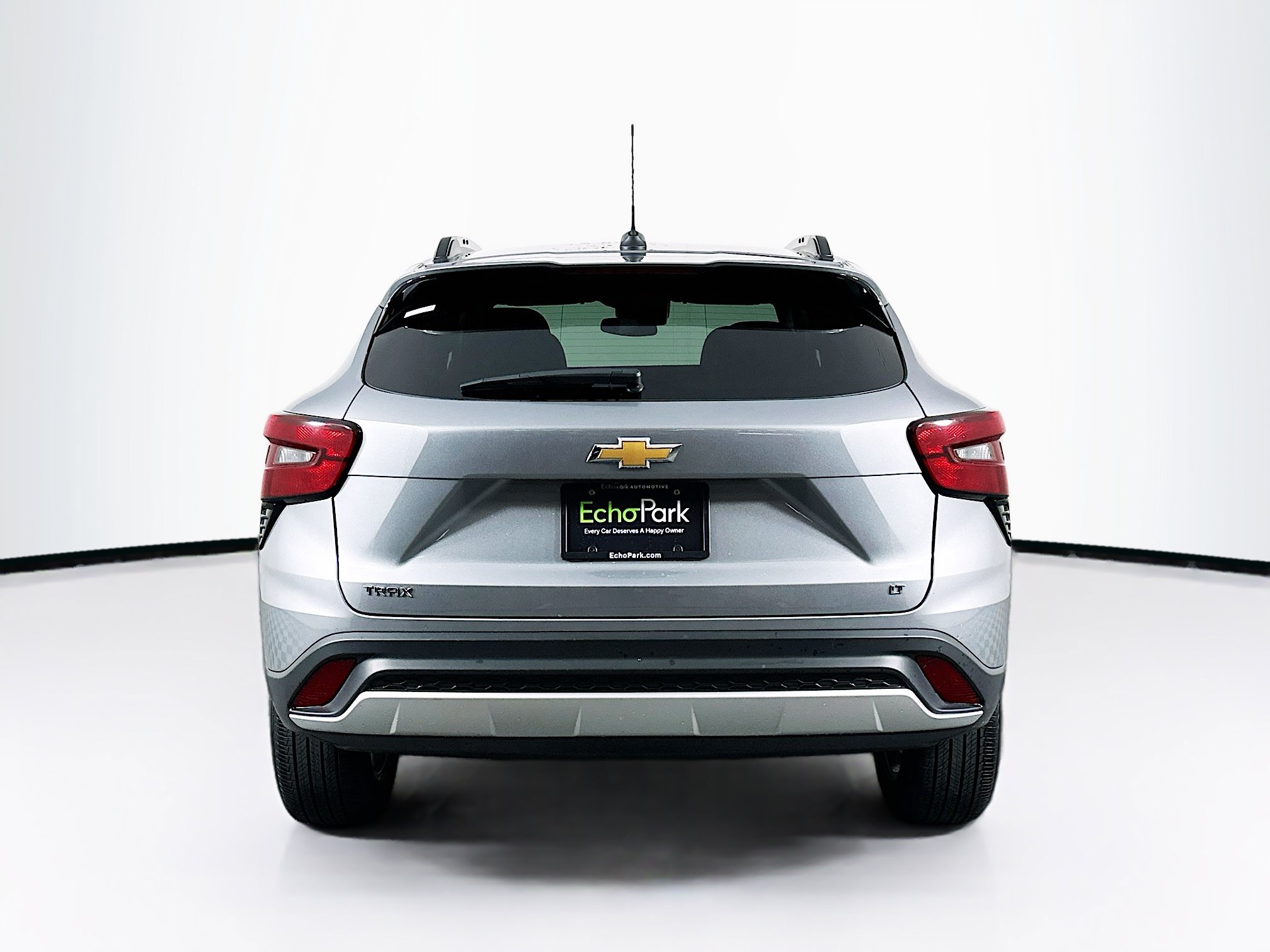 Used 2025 Chevrolet Trax LT FWD image 7