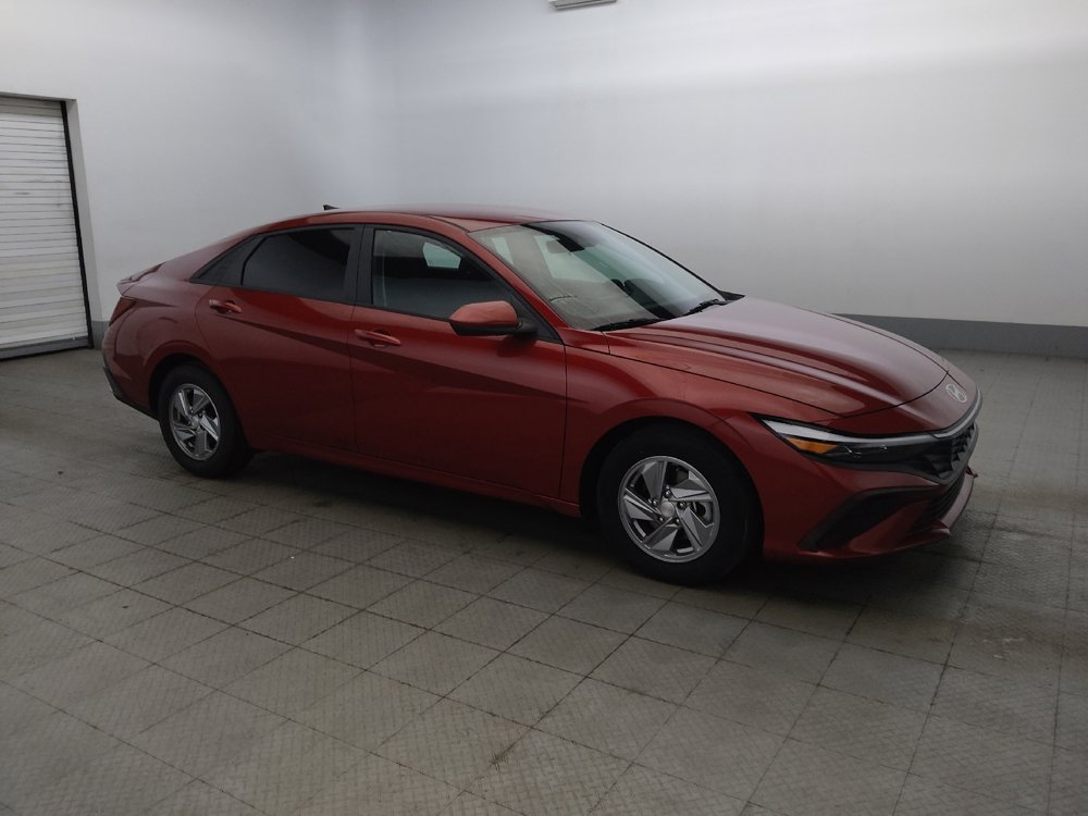 Used 2024 Hyundai Elantra SE FWD image 11