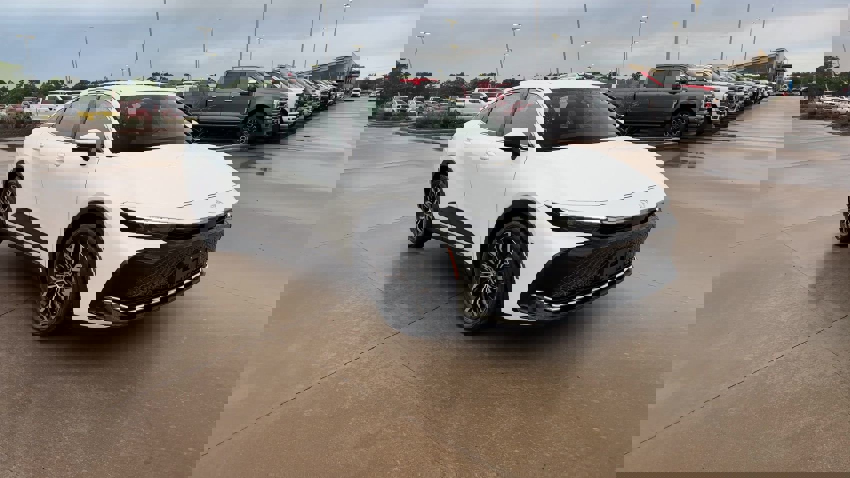 Used 2023 Toyota Crown XLE image 2