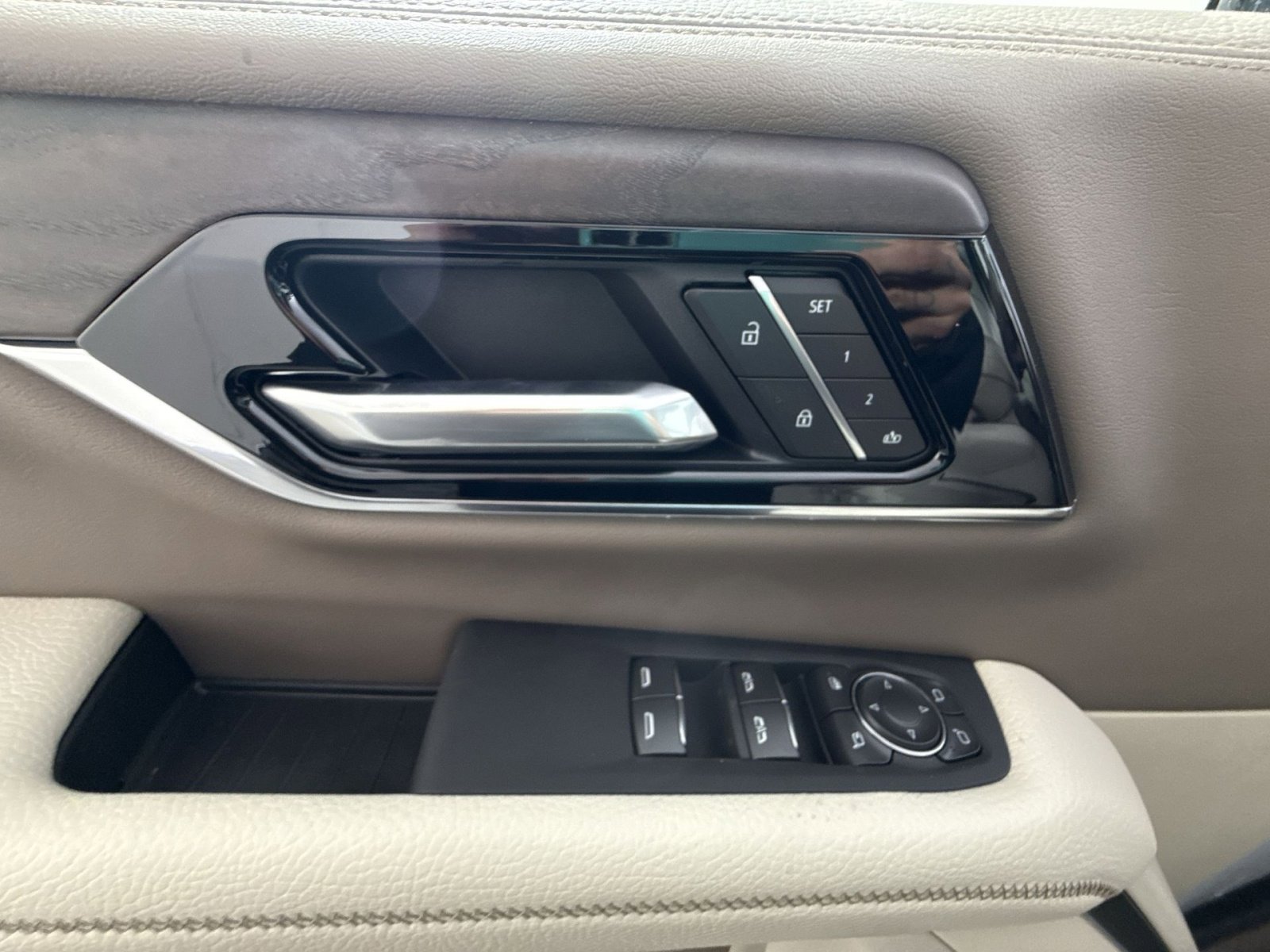 New 2026 GMC Yukon XL Denali w/ Denali Reserve Package image 15