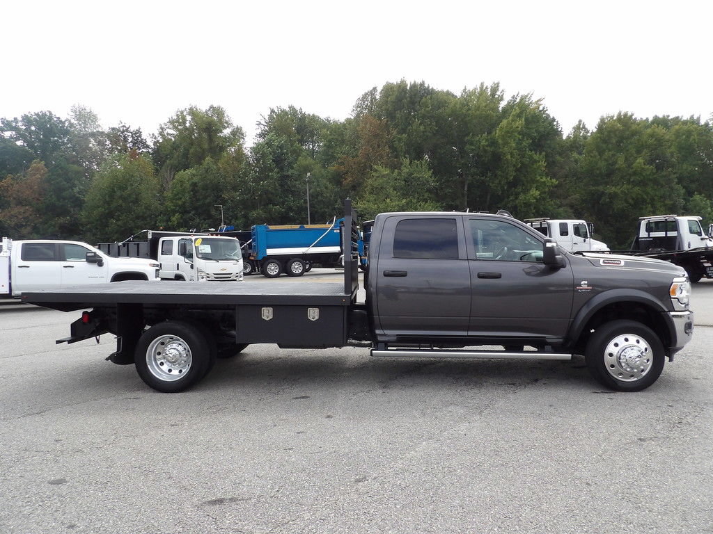 Used 2023 RAM 5500 Tradesman w/ Chrome Appearance Group AWD/4WD image 9