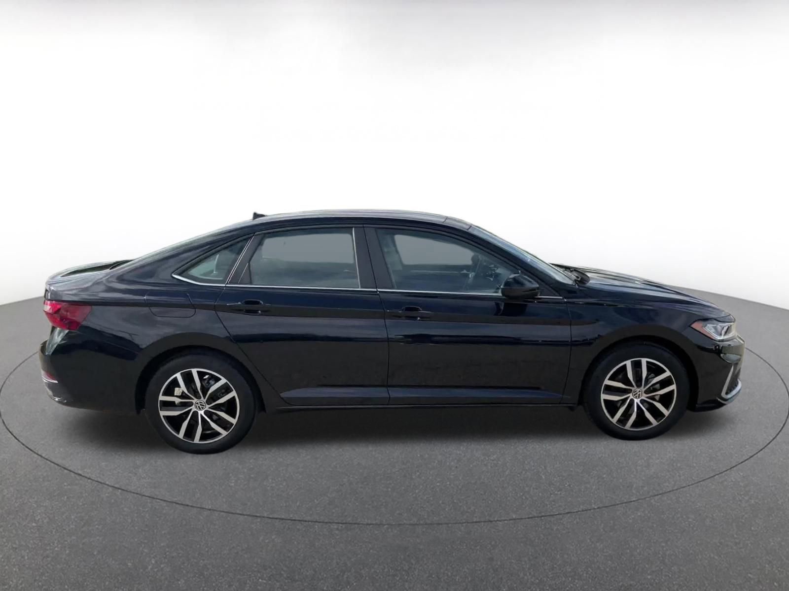 Used 2025 Volkswagen Jetta SE image 16