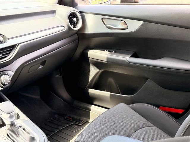 Used 2022 Kia Forte LXS FWD image 11