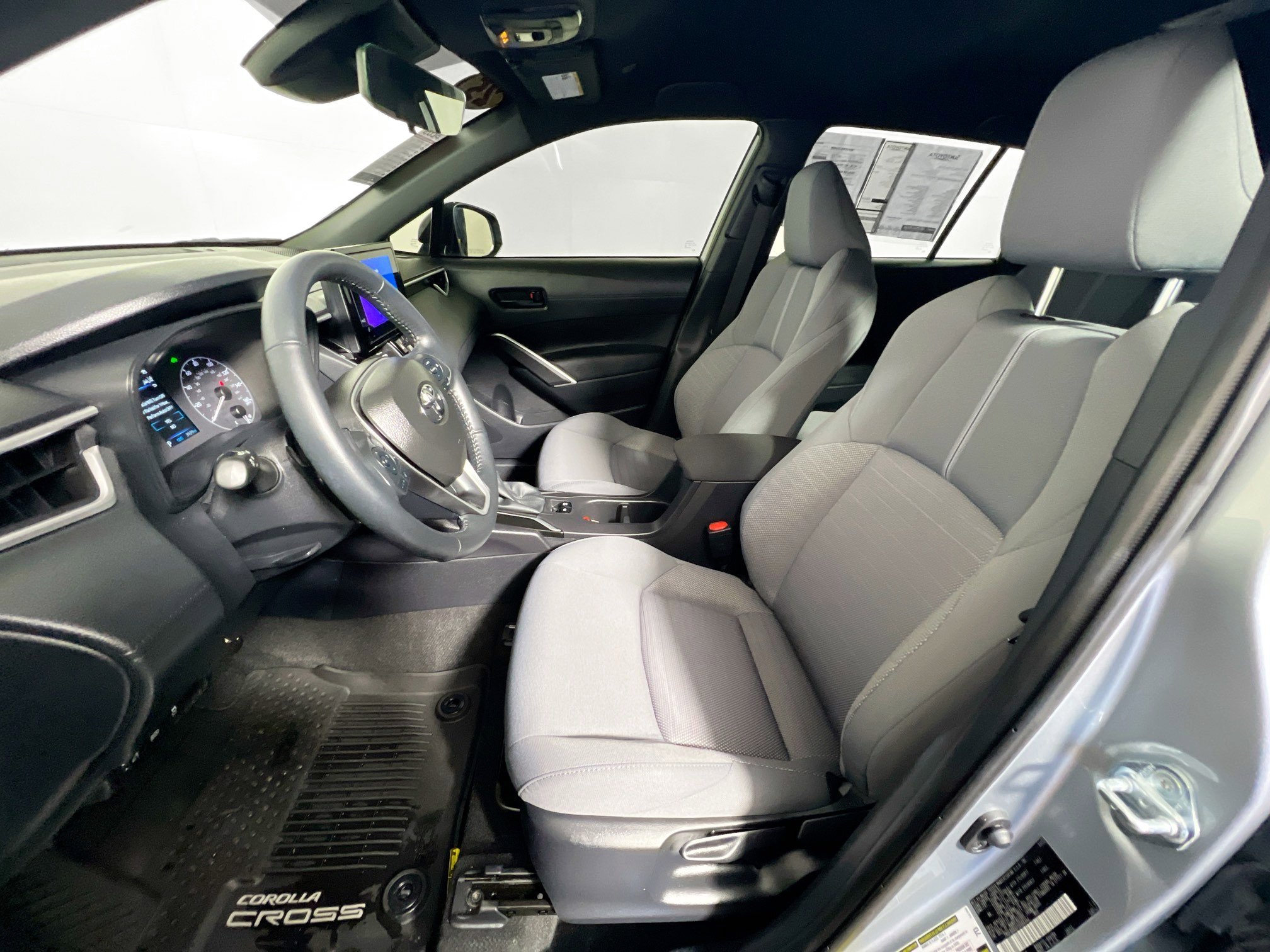 Used 2025 Toyota Corolla Cross AWD Hybrid image 14