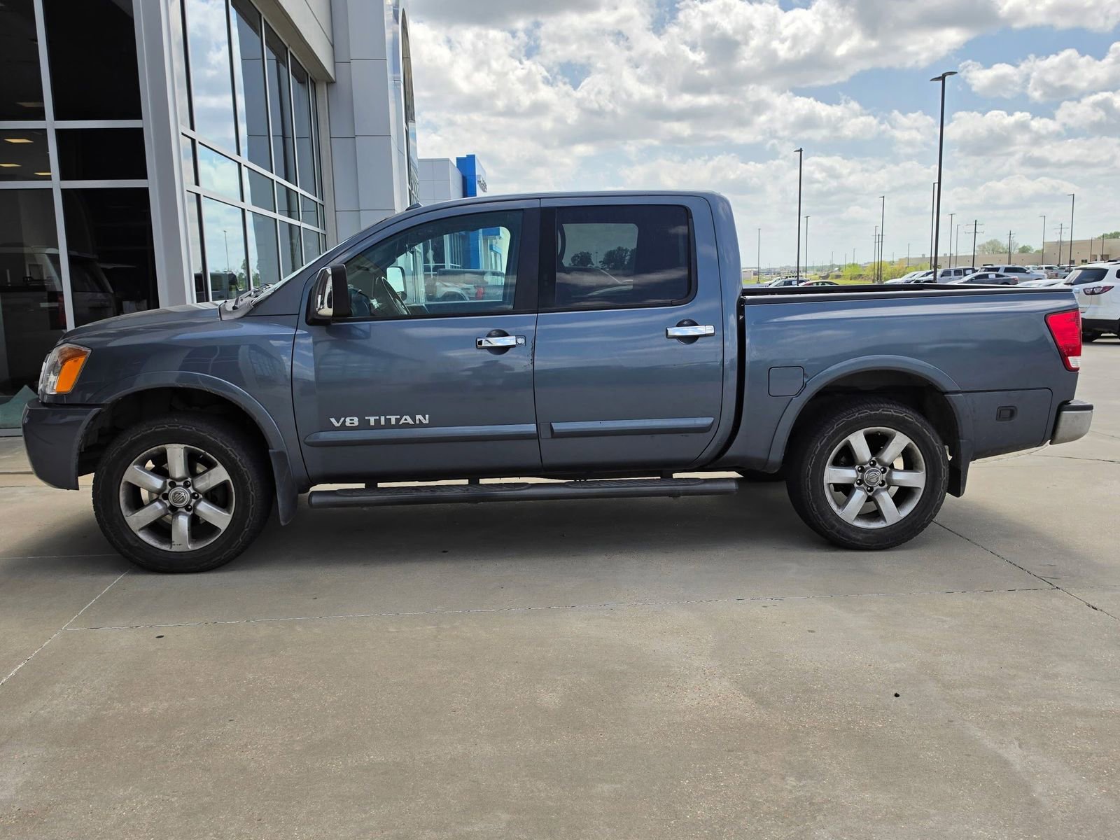 Used 2012 Nissan Titan SL w/ SL Technology Pkg image 2