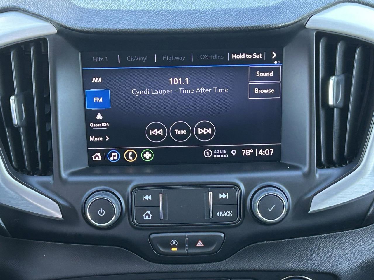 Used 2024 GMC Terrain SLT image 20