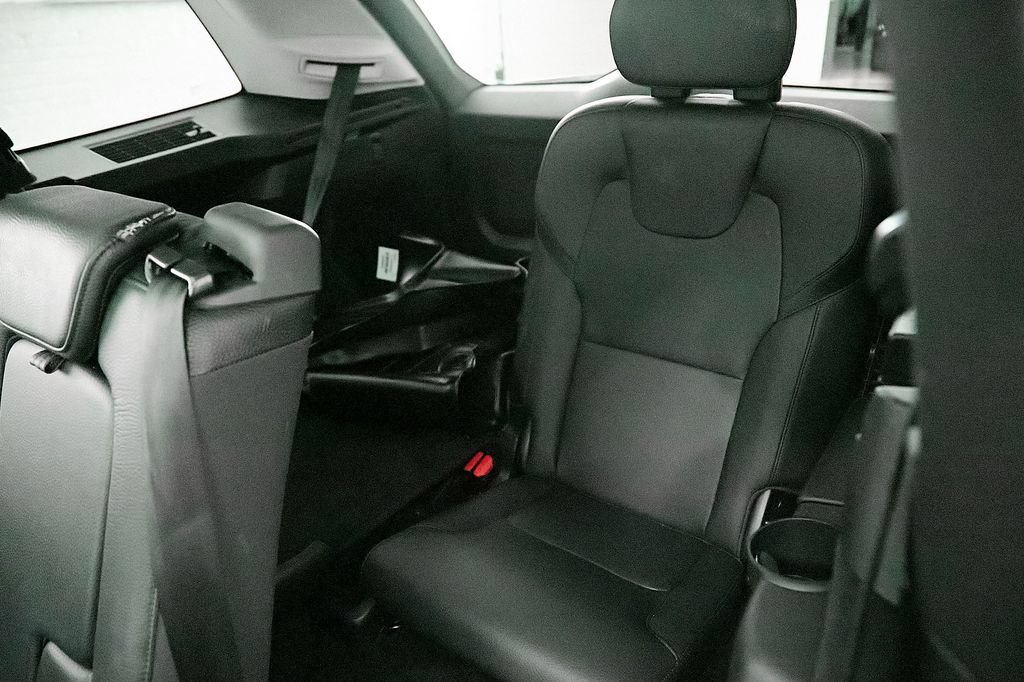 Used 2021 Volvo XC90 T6 Momentum AWD/4WD image 21