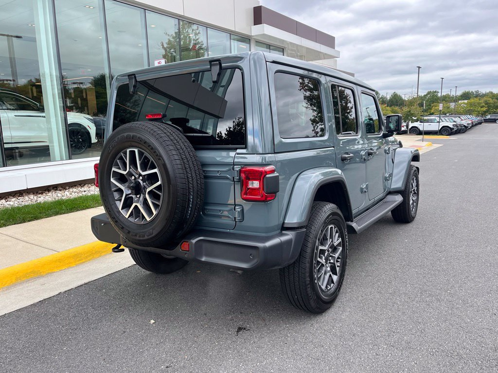 Used 2026 Jeep Wrangler Unlimited Sahara AWD/4WD image 8