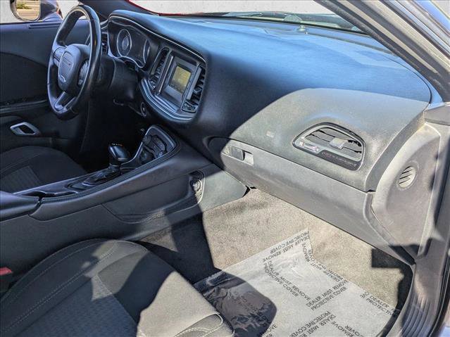 Used 2015 Dodge Challenger SXT image 21