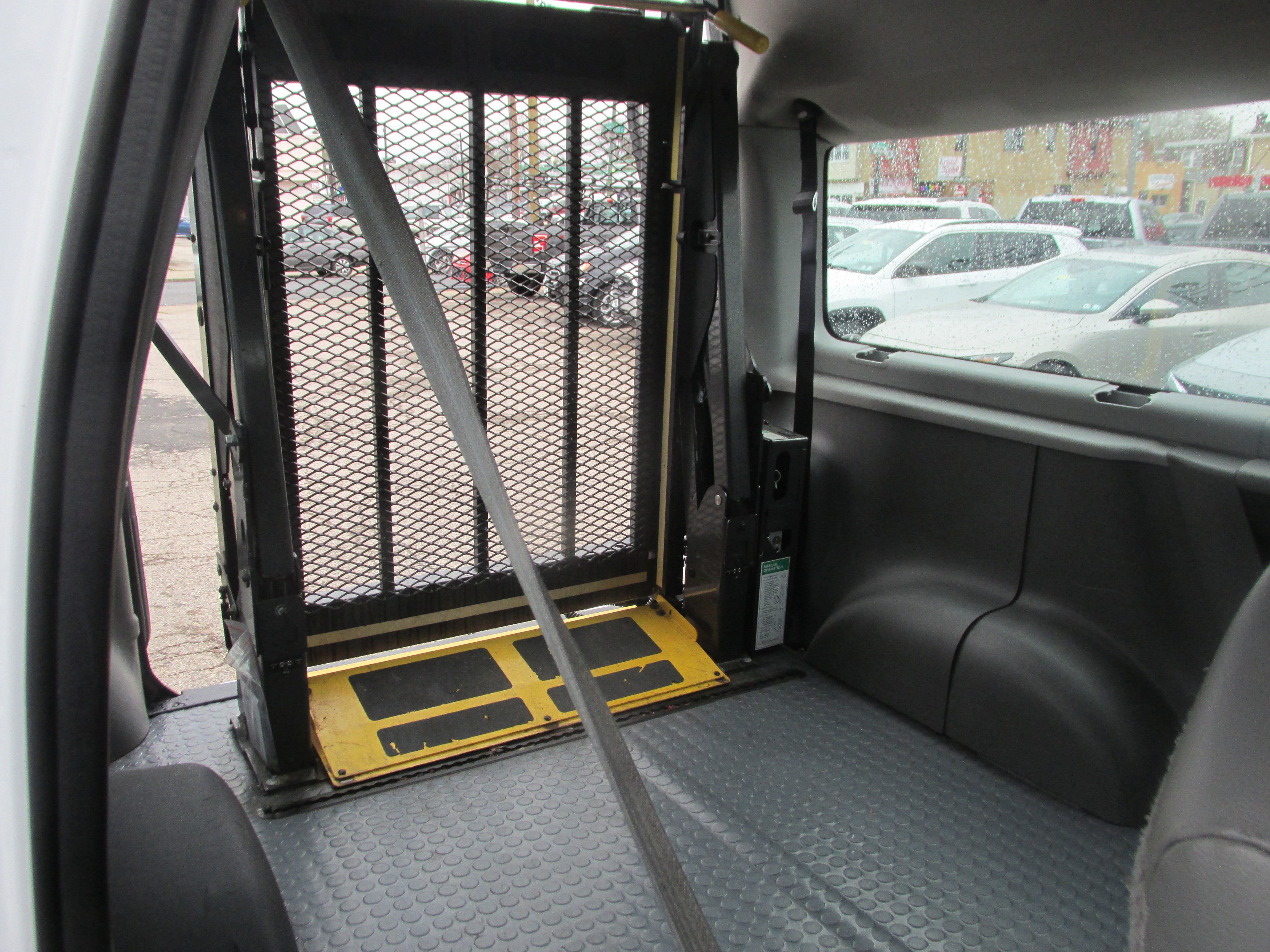 Used 2011 Ford E-150 and Econoline 150 XL image 21