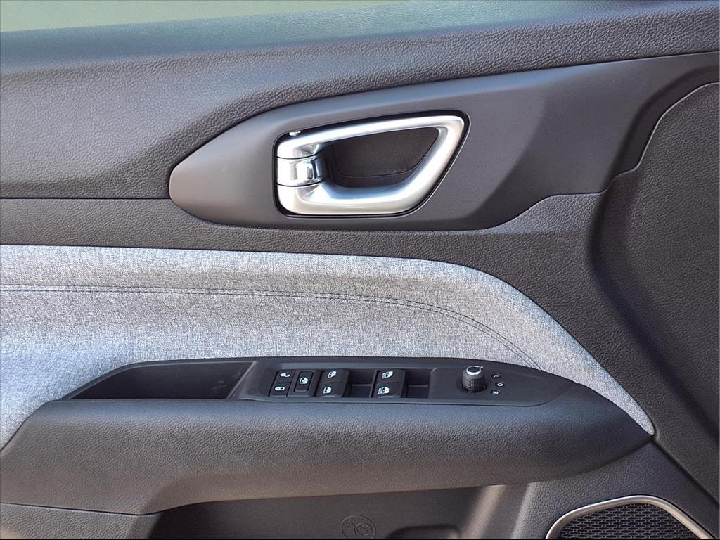 New 2026 Jeep Compass Latitude image 17