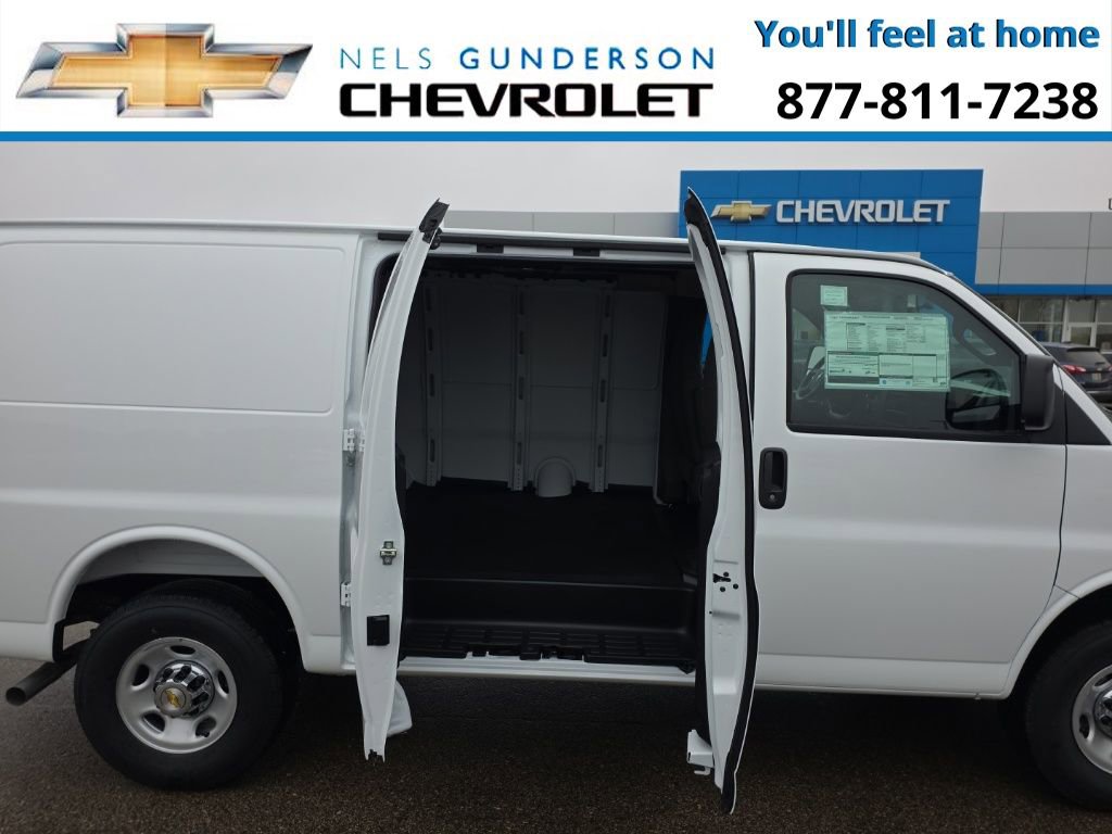 New 2025 Chevrolet Express 3500 image 9