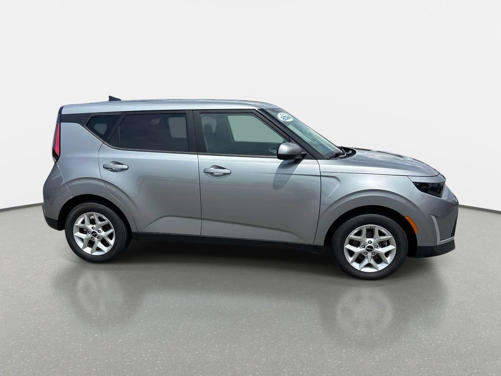 Used 2024 Kia Soul LX w/ Option Group 015 FWD image 3