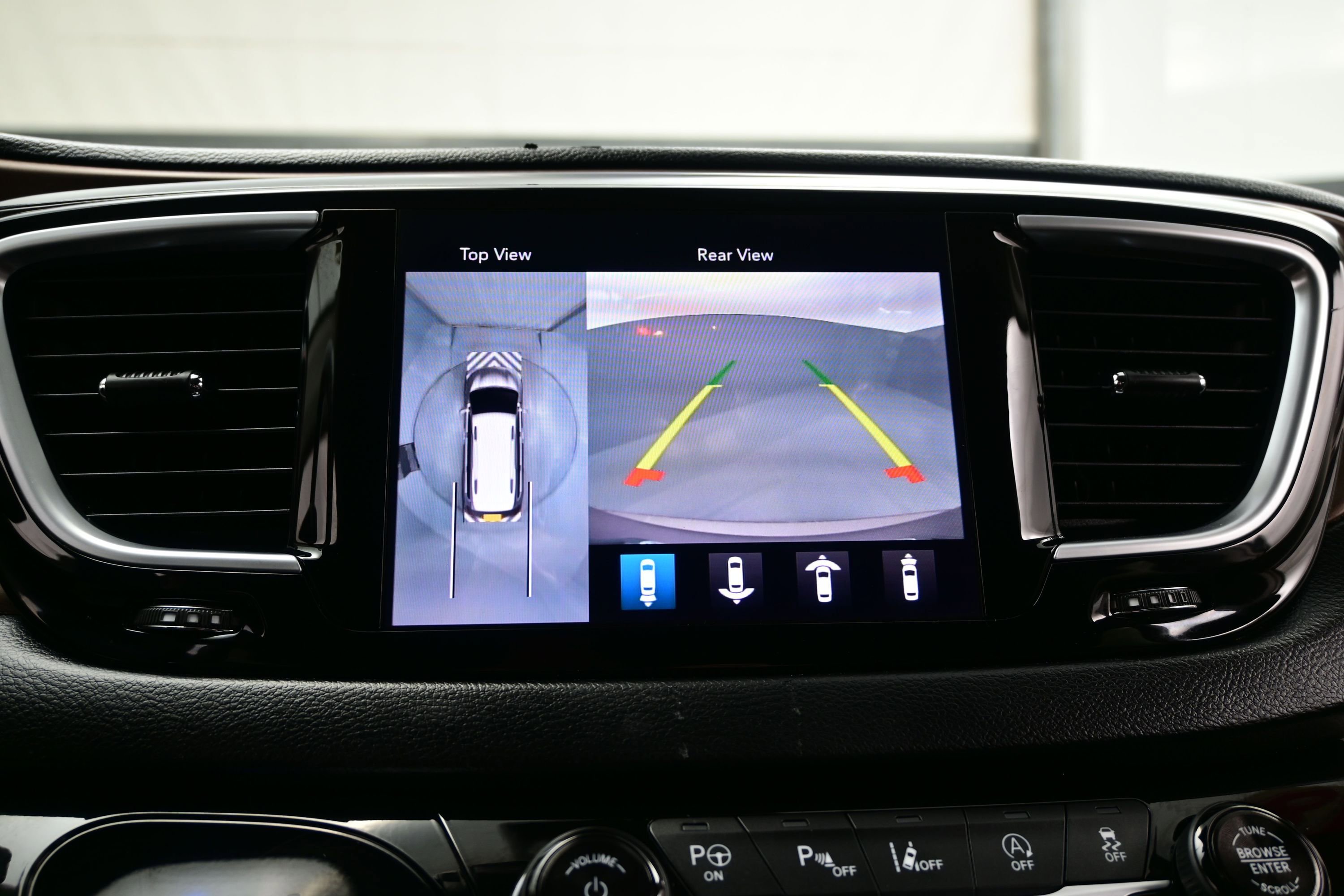 Used 2018 Chrysler Pacifica Touring-L Plus w/ Advanced Safetytec Group FWD image 19